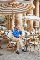 82歳素敵マダムのおしゃれ見本帖 パリ在住50年 カフェキツネで働くおばあちゃんのワードローブ